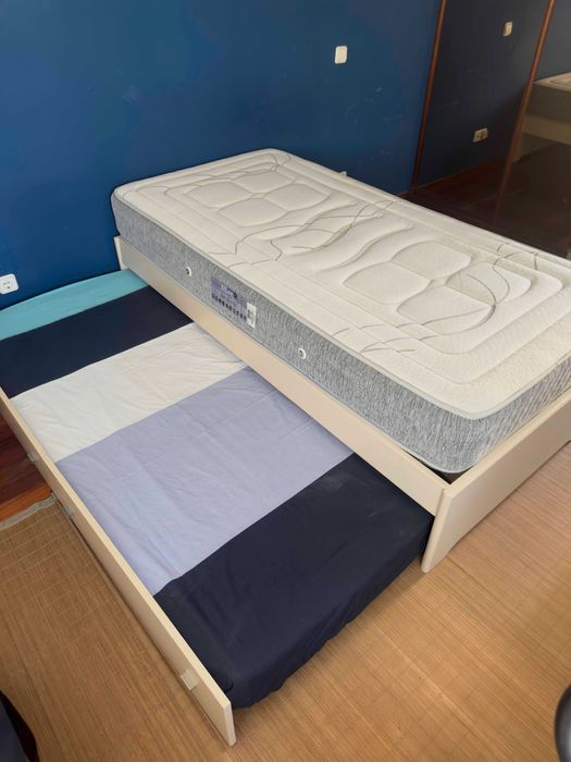 Cama dupla de gaveta em madeira maciça + 2 colchões