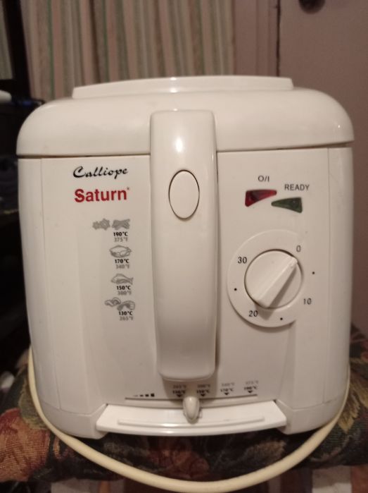 Фритюрница Saturn, noчти новая