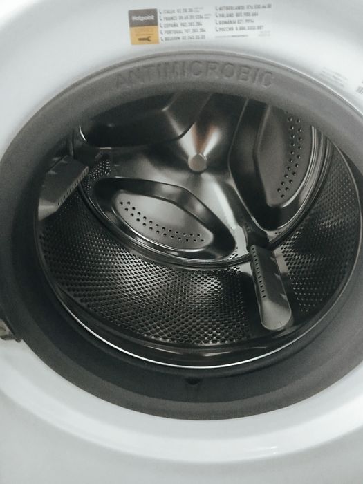 Máquina de Máquina de Lavar Roupa HOTPOINT ARISTON 9Kg (1200 Rpm)