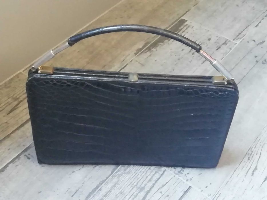 Carteira preta de crocodilo