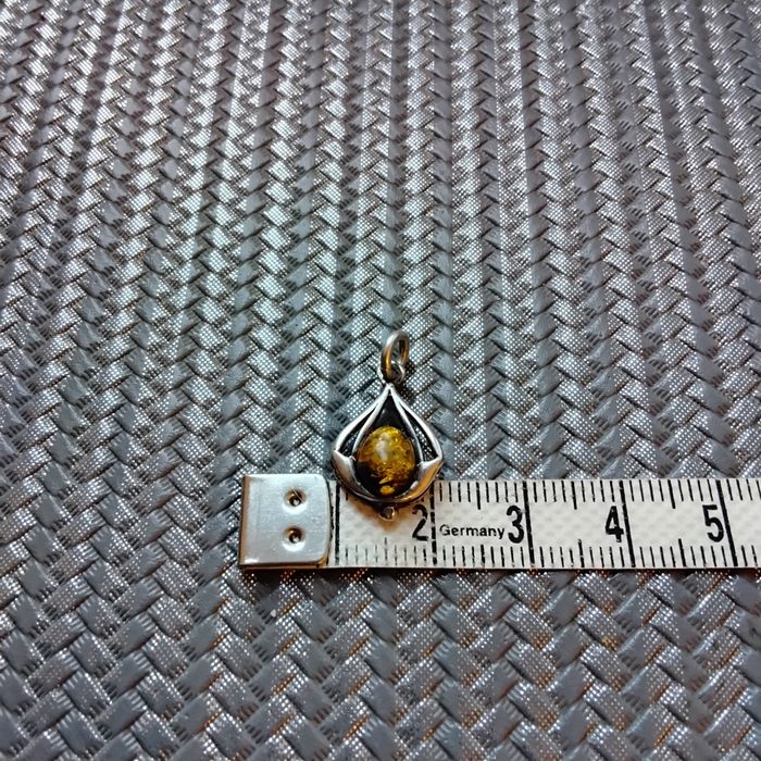 Bursztynowa zawieszka