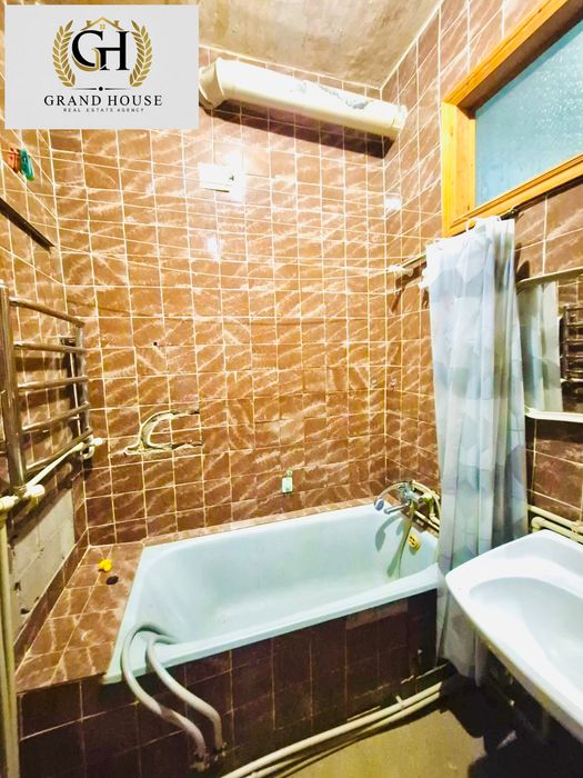 Продам елітну трикімнатну квартиру в центрі міста - 100 м².