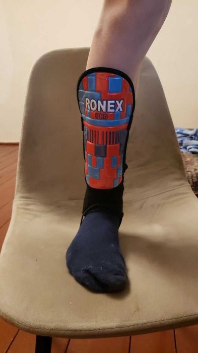 Щитки футбольні Ronex PRO, розмір S