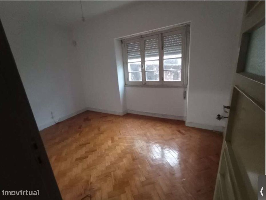 Reservado - T3 com terraço e jardim em Coimbra