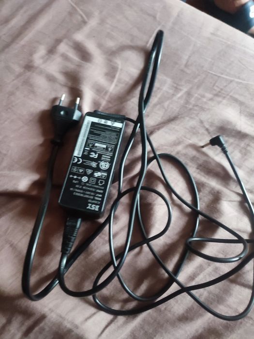 Carregador para notebook em perfeito estado, nunca usado!