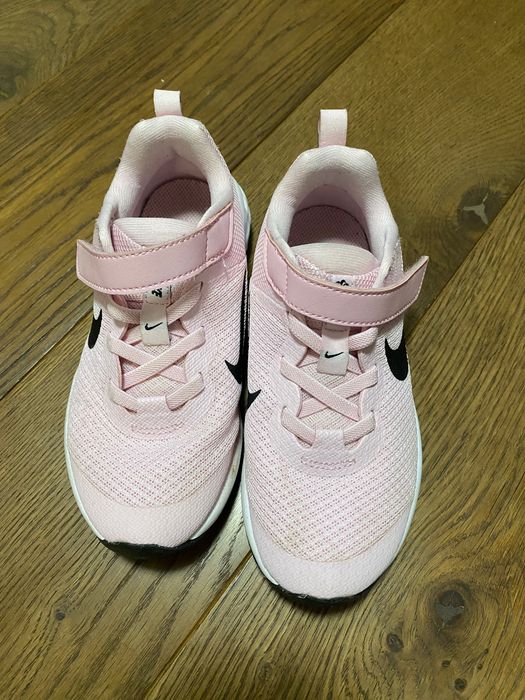 Дитячі кросівки для дівчинки Nike Revolution 6 Nn 12C 29.5 Рожеві
