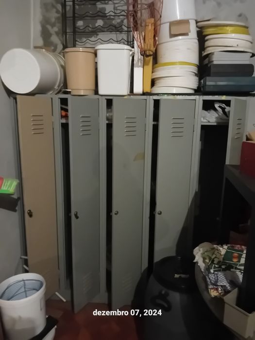 Cinco Armários  Metal