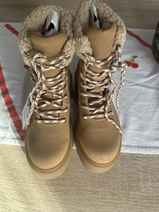 Botas e Sandálias novos