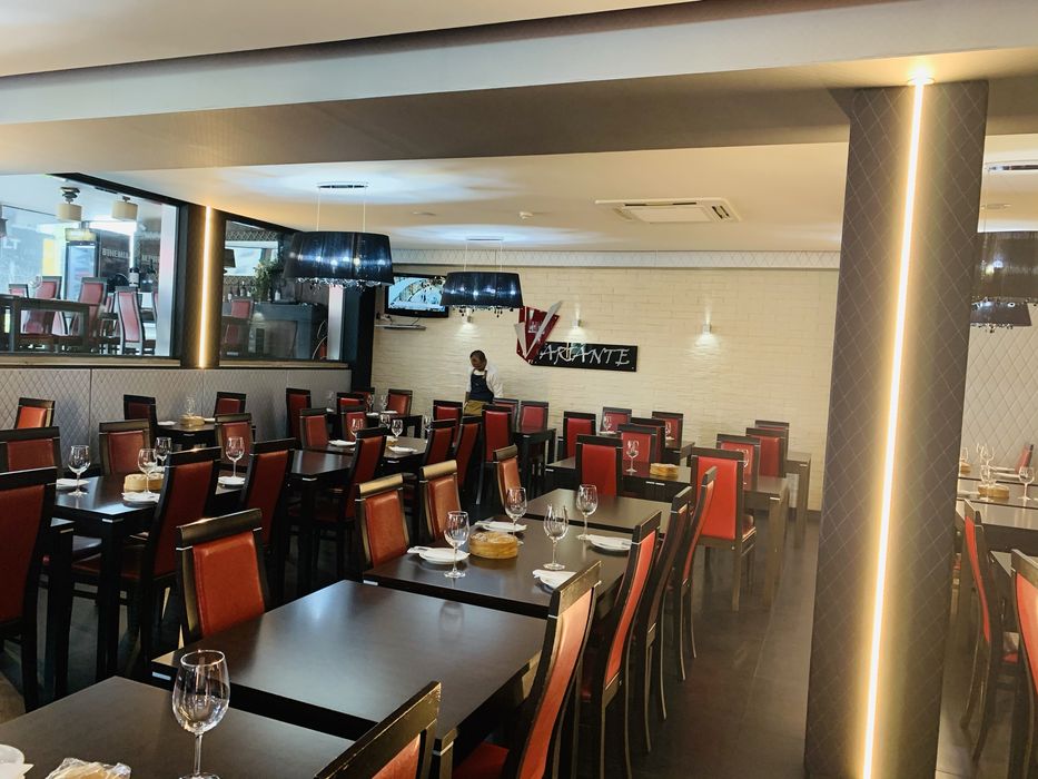 Cadeiras usadas madeira muito resistente