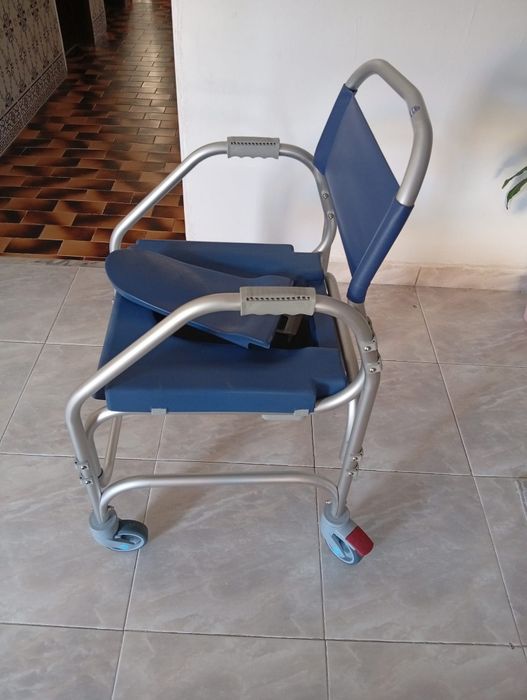 Vendo cadeira sanitária