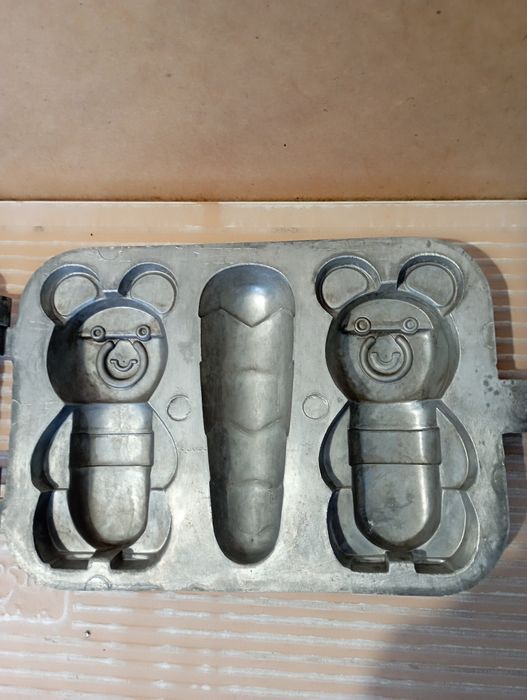 Вафельница.Мишки и шишки.