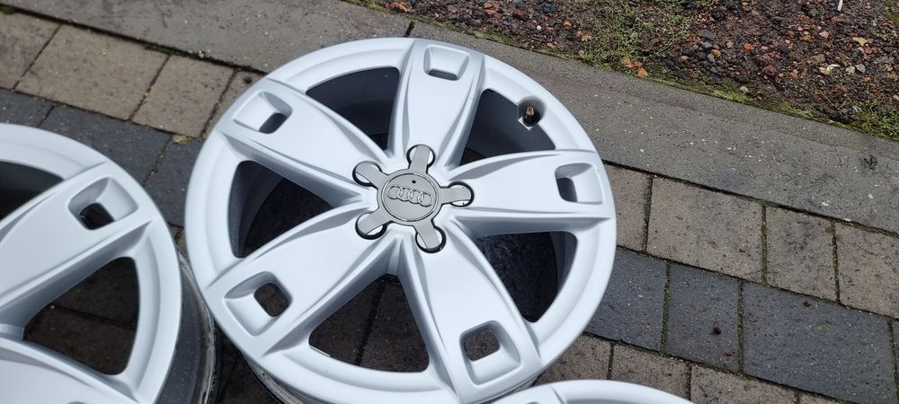 Felgi 17" Aluminiowe Audi A3 S3 Oryginał 8P0