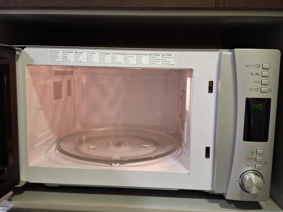 Micro-ondas Candy com Grelhador 25L