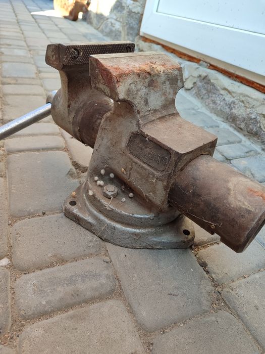 Тиски, тріски, лещата. Губки 12 см
Продам тиски,тіски,лещата.
Робочий
