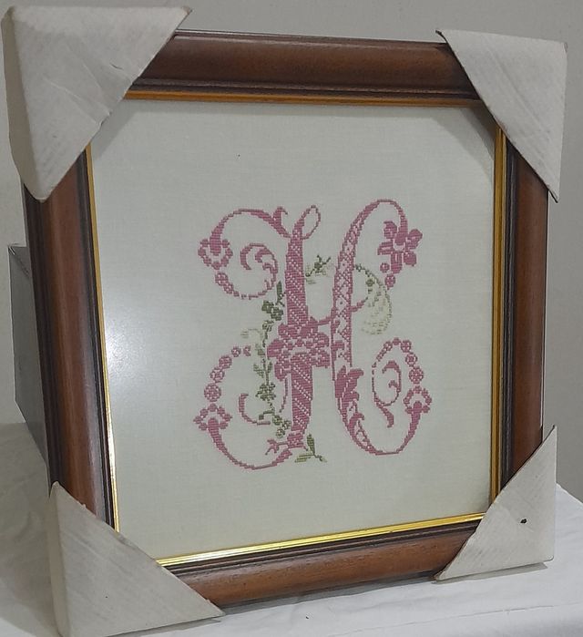 Quadros  bordados  a ponto cruz