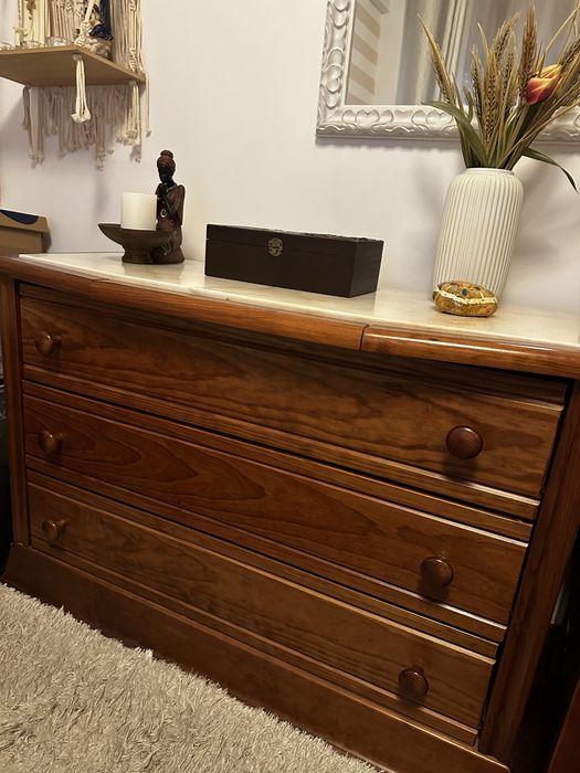 Cómoda + mesas de cabeceira + cadeira