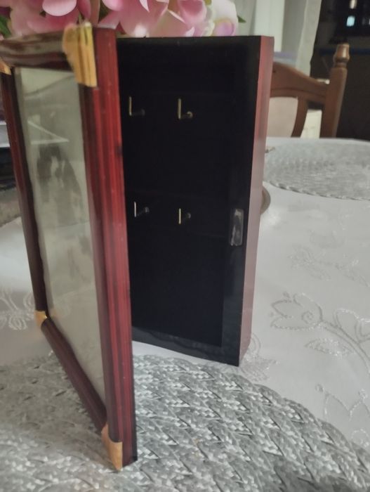 Вінтажна ключниця