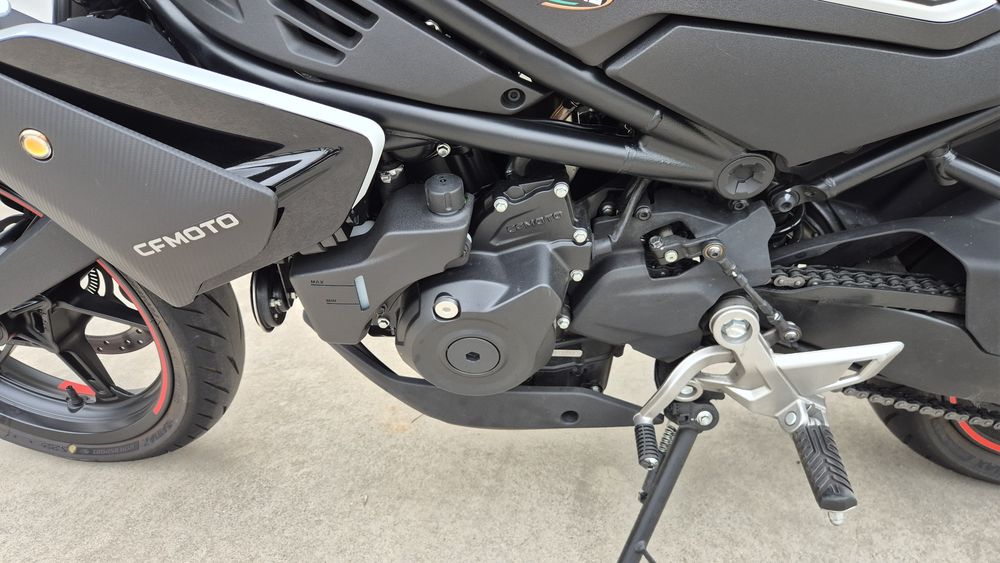 CFMOTO 450NK (Abril 2024)