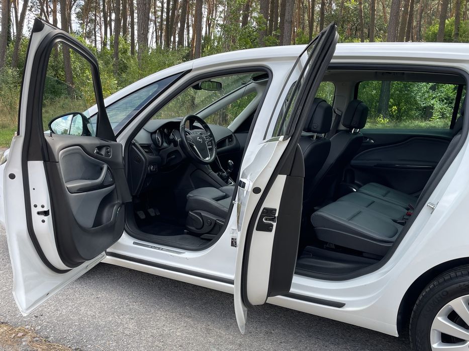 Свіжопригнана Opel Zafira Tourer 2013р.в  1.6 газ/бензин