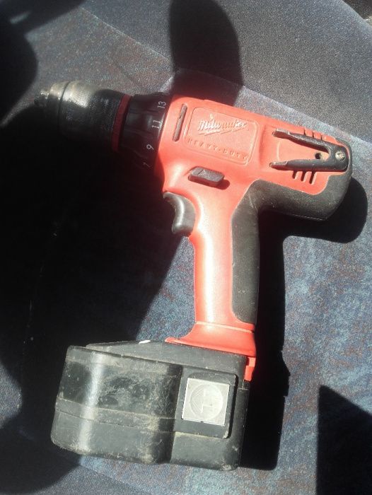 aparafusador sem fios a bateria , não tenho o carregador bateria.