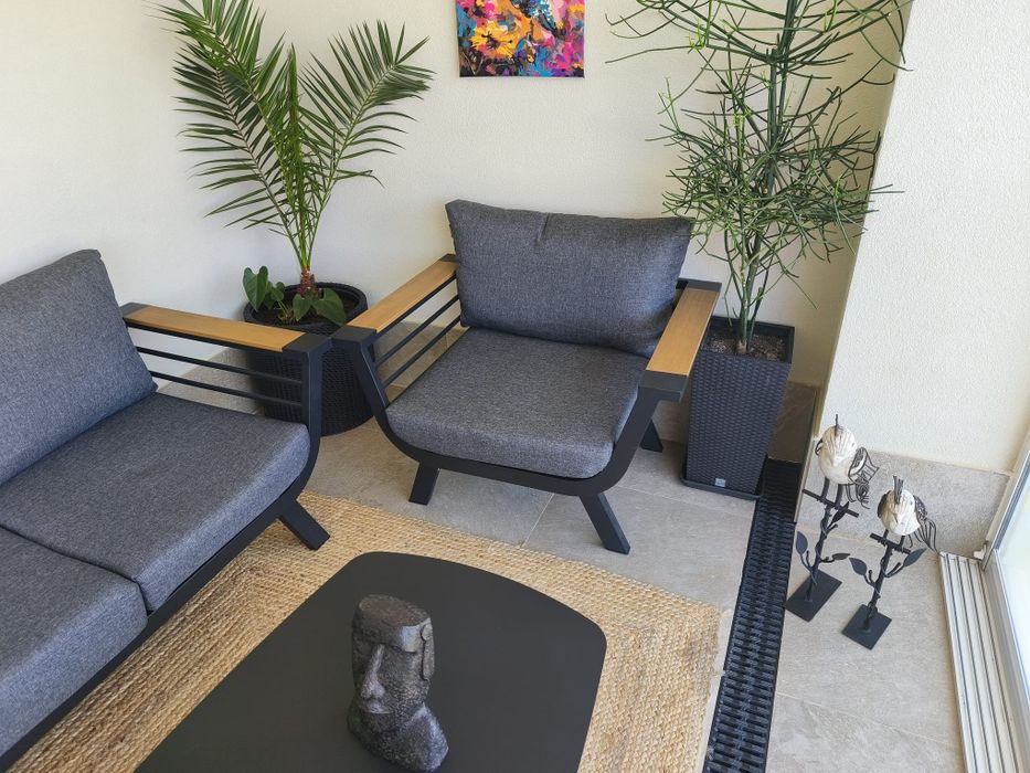 Vendo conjunto de sofás e mesa de exterior