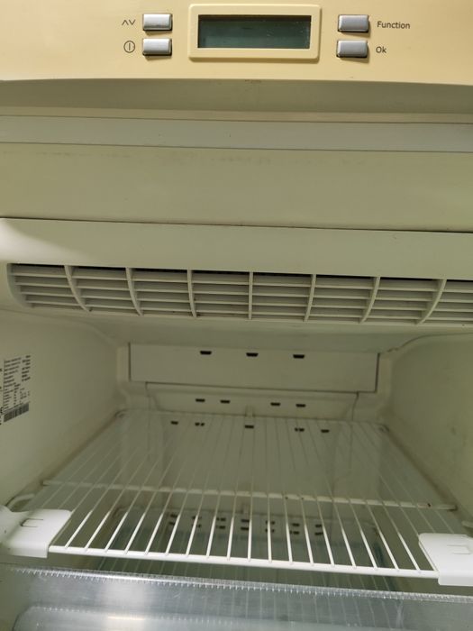 Морозильна камера ELECTROLUX на 267 літрів