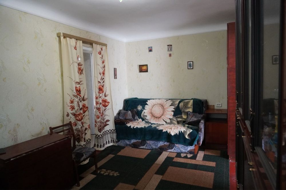 Продам 2 кімнатну квартиру в центрі , зупинака 5 школа