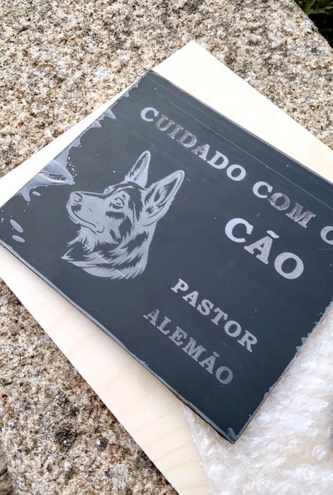 Placa de aviso  em acrílico para cães personalizada