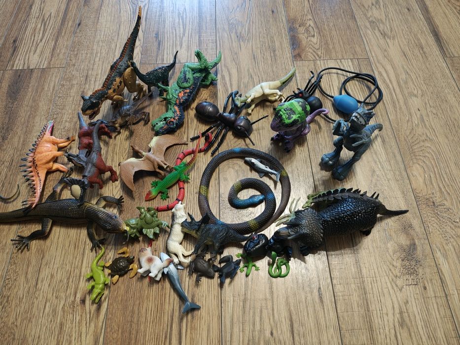 Dinozaury, węże, pająki