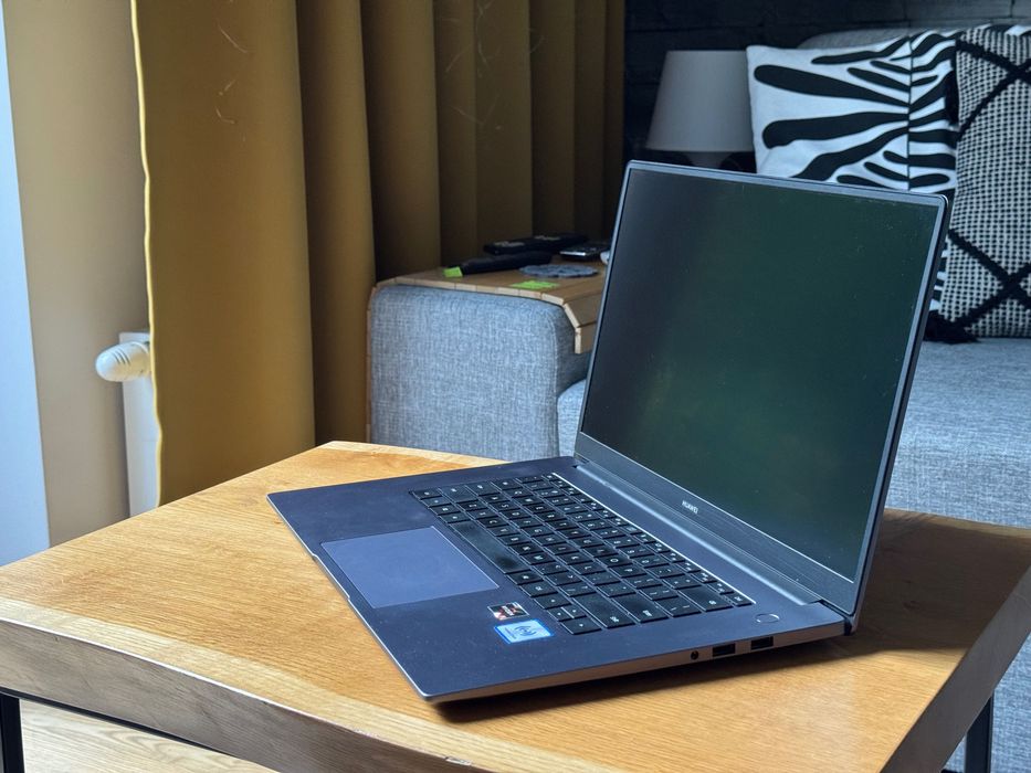Laptop Huawei MateBook D 15  Ryzen 5  8GB RAM Dysk 256GB SSD Win 10
