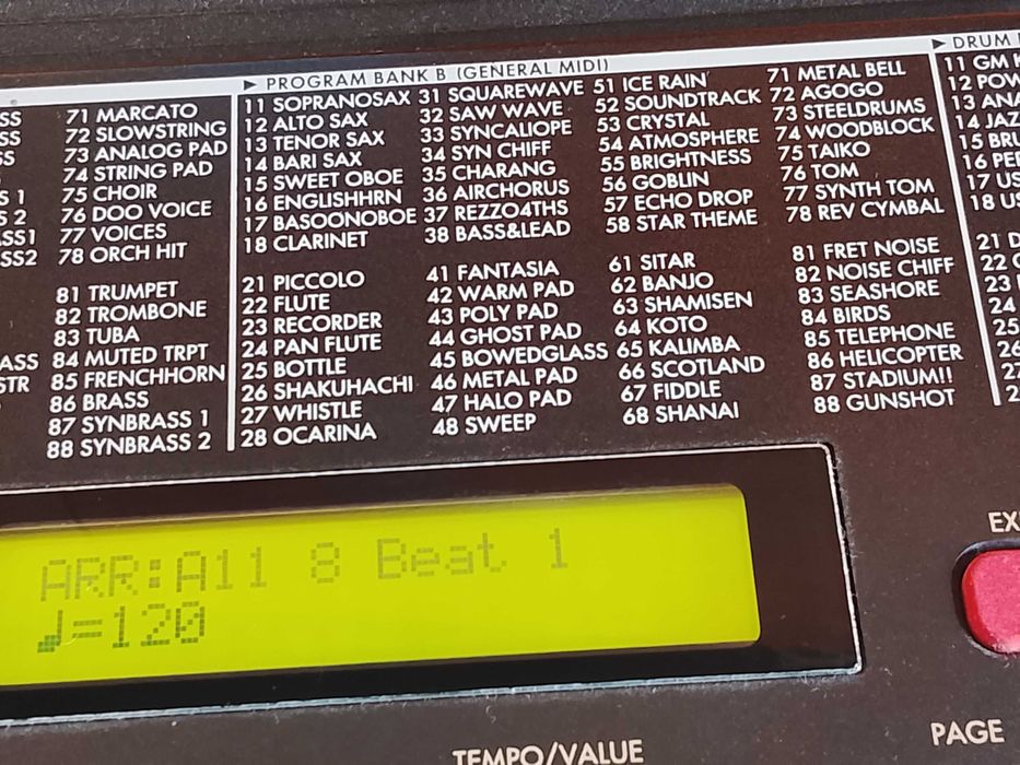 Teclado marca Korg I5S em bom estado