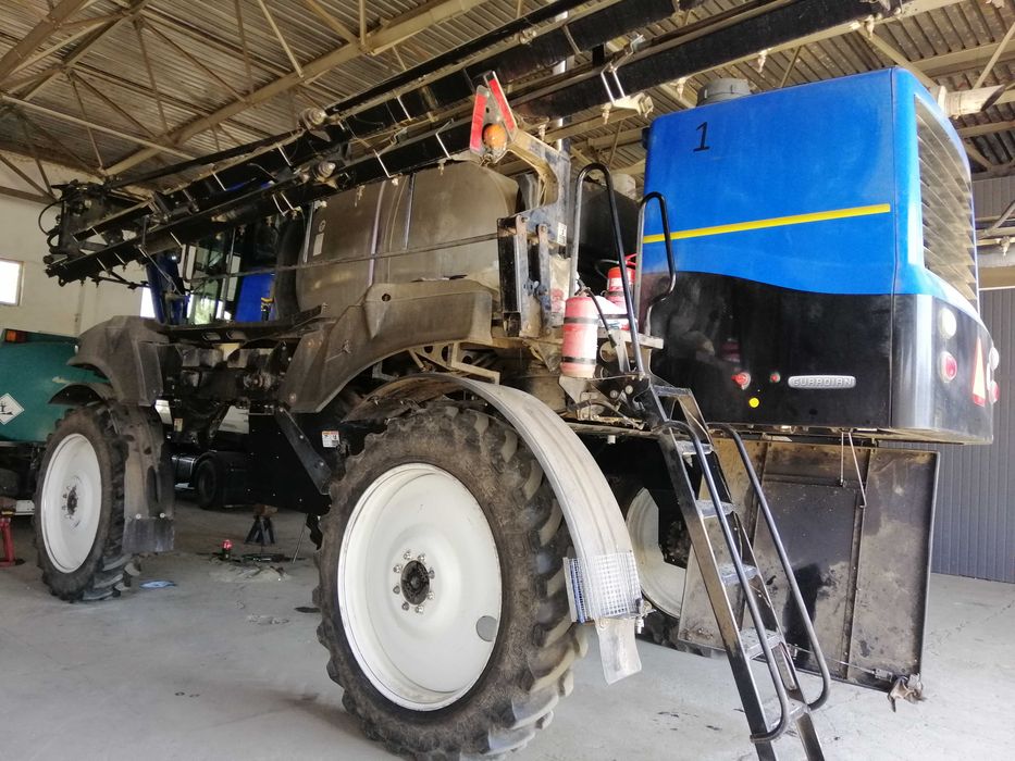 New Holland SP275F