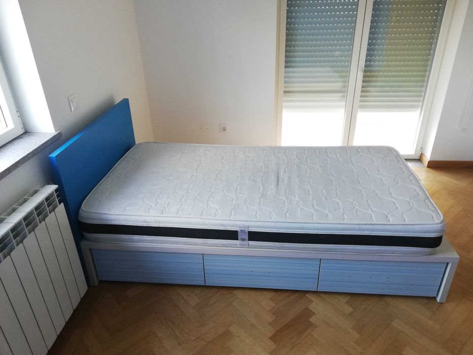 Mobília de quarto de solteiro (2 camas+2 estantes)