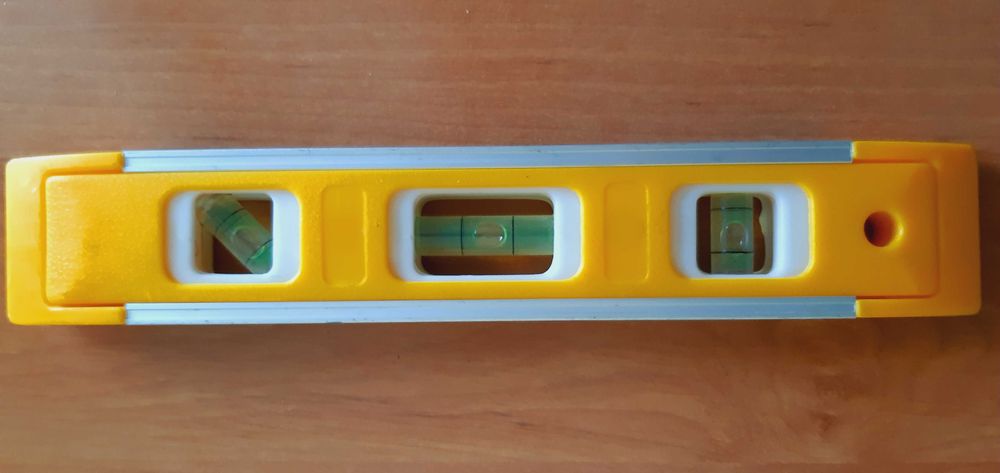 Poziomica dł. 22,5 cm, 3 libelki