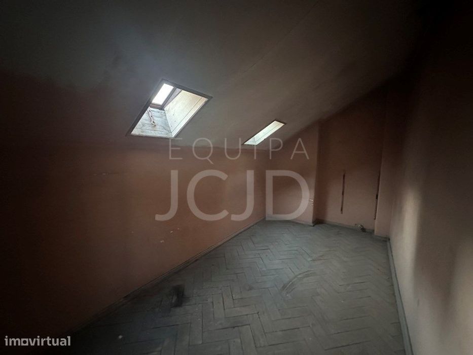 Apartamento T0+1 com Grande Terraço e Sótão - Avenidas Novas, Lisboa