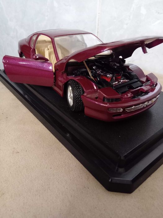 Miniatura Ferrari 456 GT 1992 – Bburago 1:25 (Colecionável)