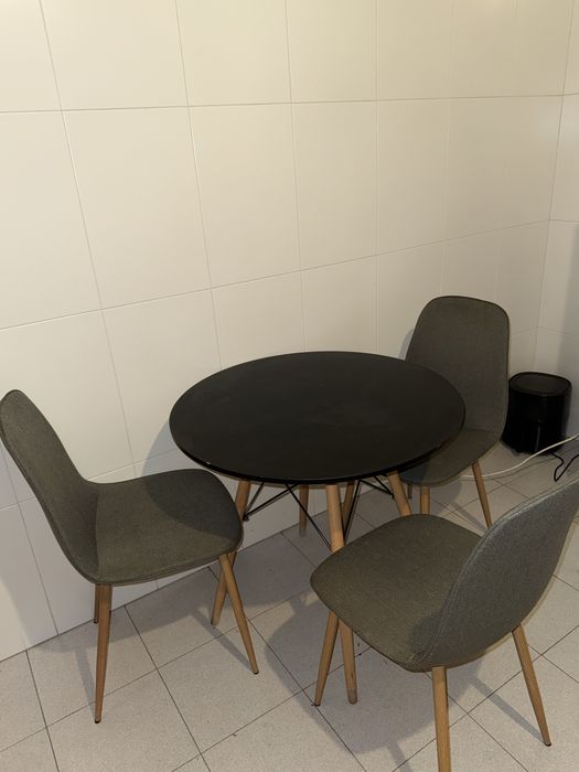 Mesa de cozinha com 3 cadeiras