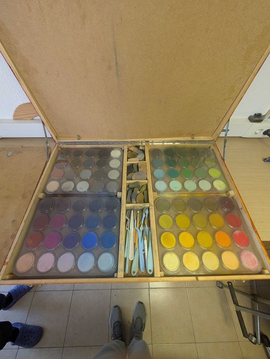 Caixa de Madeira com 80 PanPastel e utensílios