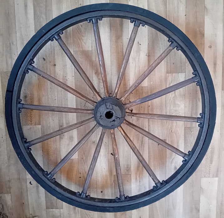 koło od wozu obręcz metalowa szprychy drewniane koła dwie sztuki 98 cm