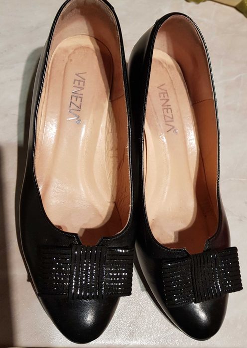 Czółenka Venezia  czarne skóra