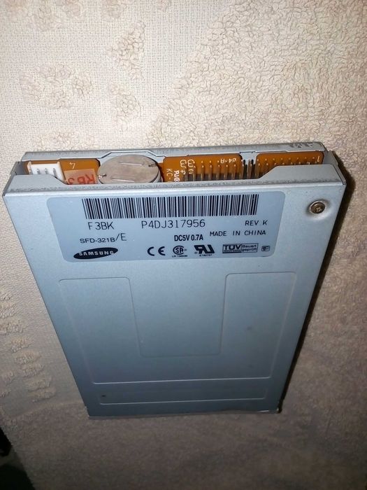 флоппи-дисковод SAMSUNG SFD-321B 3.5"