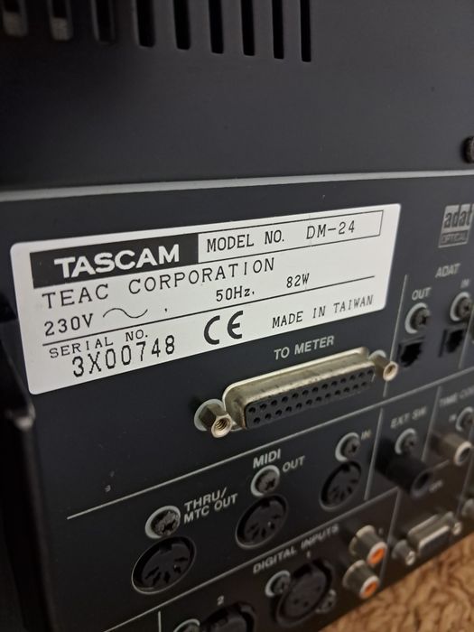 Mikser cyfrowy  tascam DM-24 mikser muzyczny