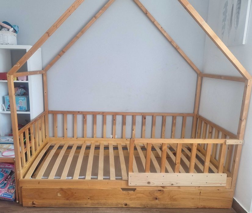 Cama de solteiro em madeira natural tipo casinha – 90x190 cm
