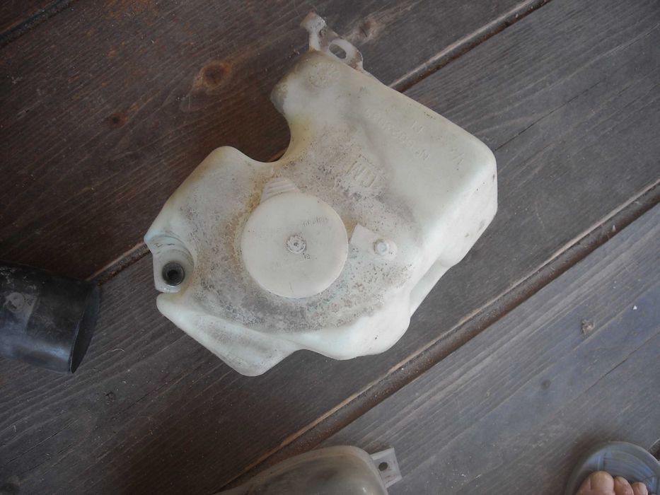 Deposito limpa vidros, vaso radiador, caixa ressonador Astra F 1.7D