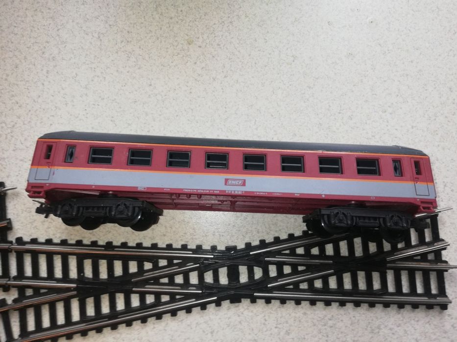 Wagony osobowe czteroosiowe do kolejki HO1,87 LIMA Italia