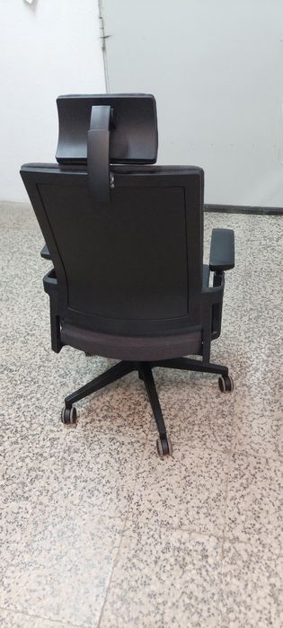 Cadeiras rodadas costa alta e apoio de cabeça