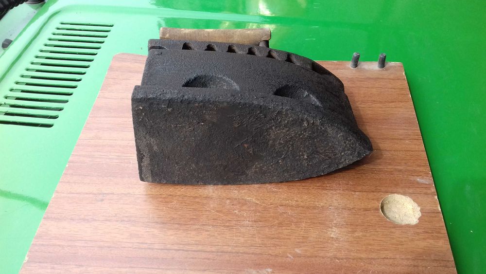 Утюг на углях. Отлиное ссостояние.