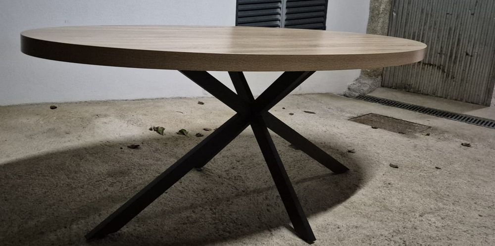 Mesa de refeição oval