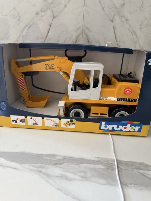 Новий Кран Bruder liebherr