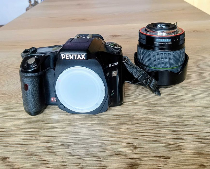 Pentax K200 z obiektywem AF 18-55 II generacji